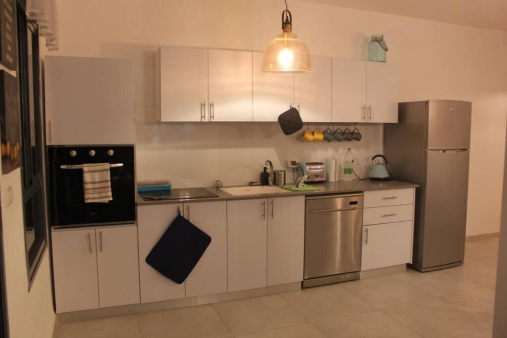נוף הארבל עם חלון לכינרת Apartment Migdal Exterior foto