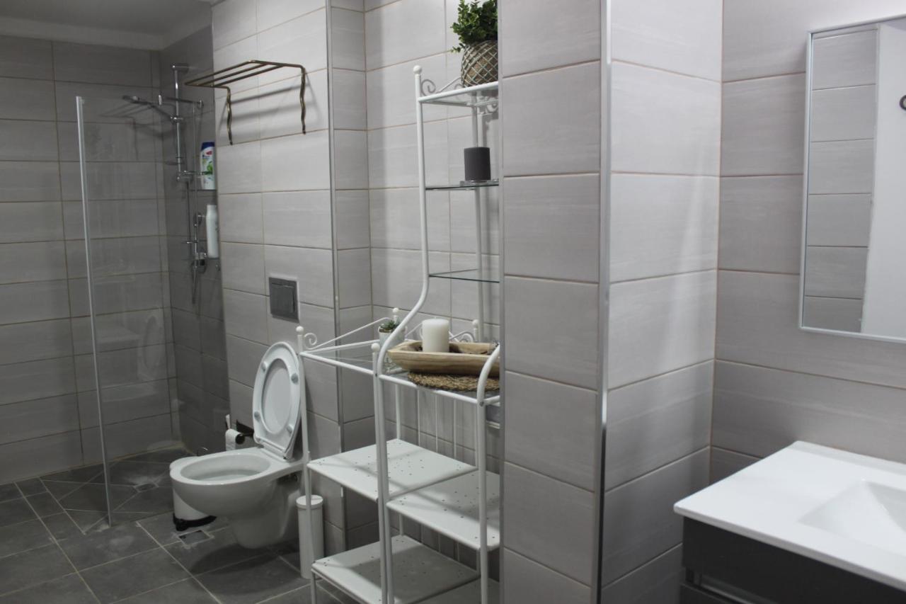 נוף הארבל עם חלון לכינרת Apartment Migdal Exterior foto