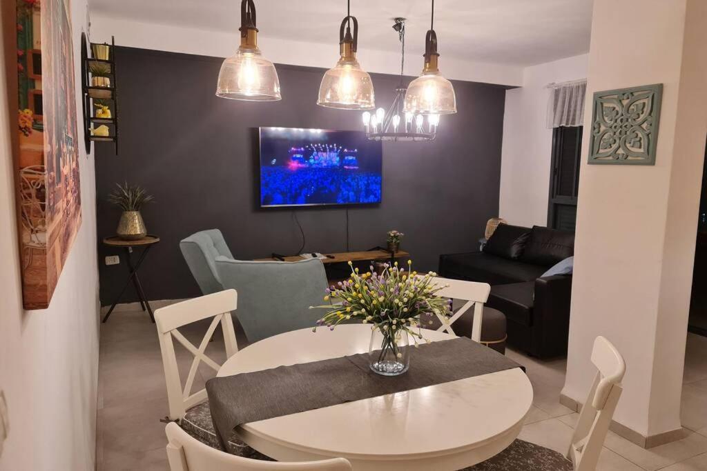 נוף הארבל עם חלון לכינרת Apartment Migdal Exterior foto