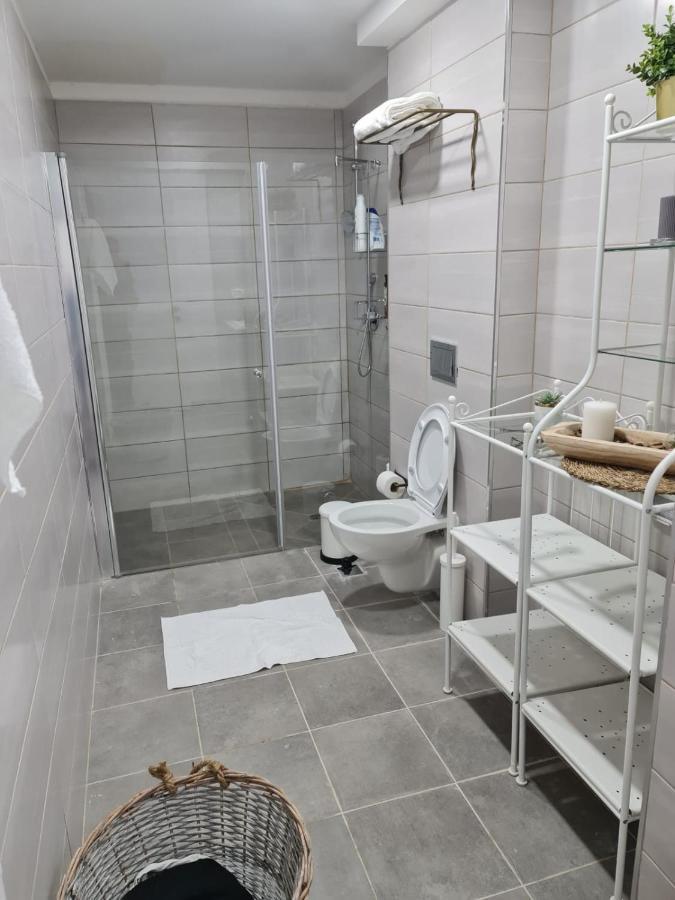 נוף הארבל עם חלון לכינרת Apartment Migdal Exterior foto